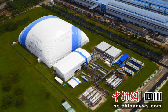 項(xiàng)目像一座藍(lán)白相間的“小山”。東方汽輪機(jī) 供圖